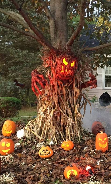 Halloween decorations wotch crusjing into tree